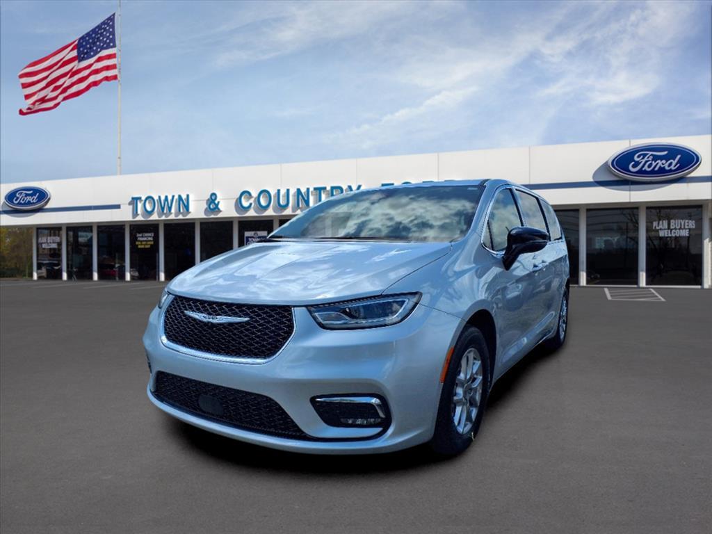 Thumbnail image of 2024 Chrysler Pacifica at Town And Country Ford - Louisville