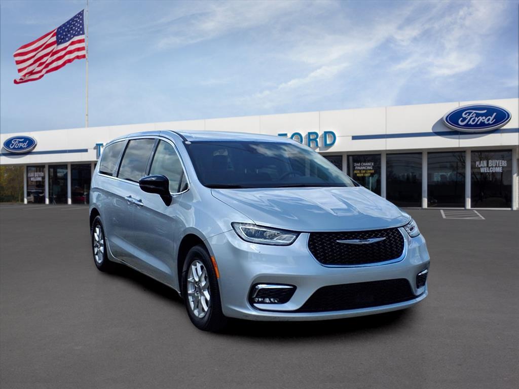 Thumbnail image of 2024 Chrysler Pacifica at Town And Country Ford - Louisville