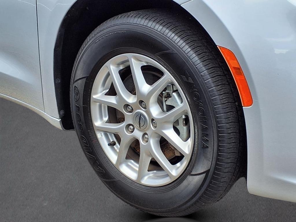 Thumbnail image of 2024 Chrysler Pacifica at Town And Country Ford - Louisville