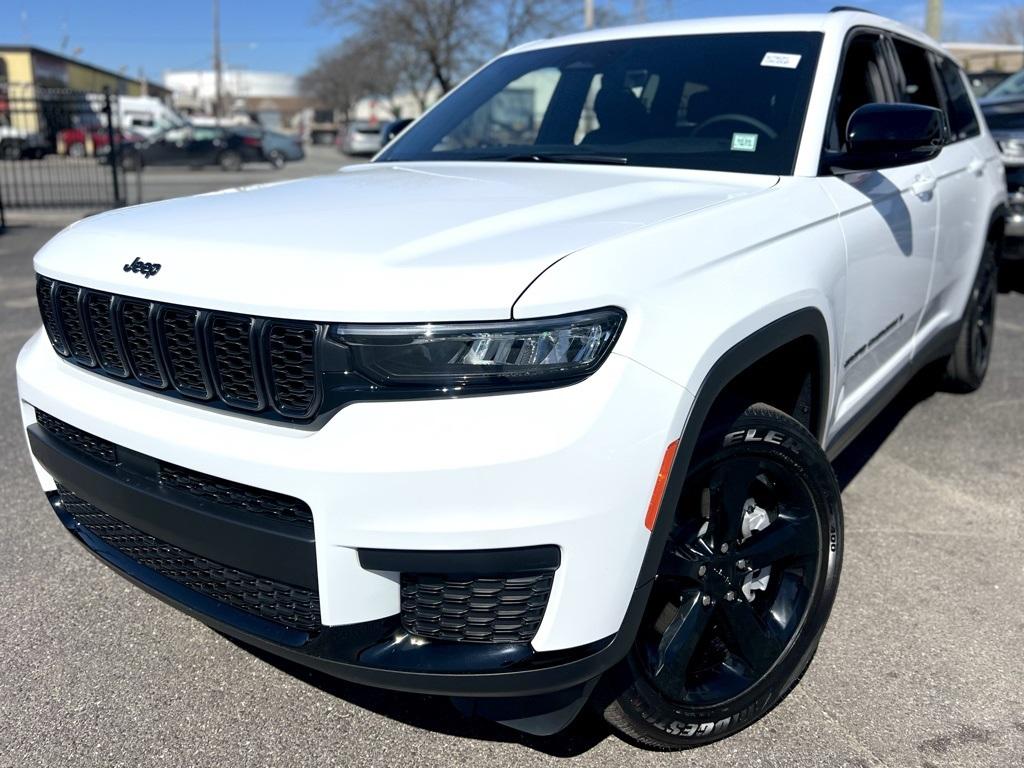 Thumbnail image of 2025 Jeep Grand Cherokee L at South Shore Chrysler Dodge Jeep RAM