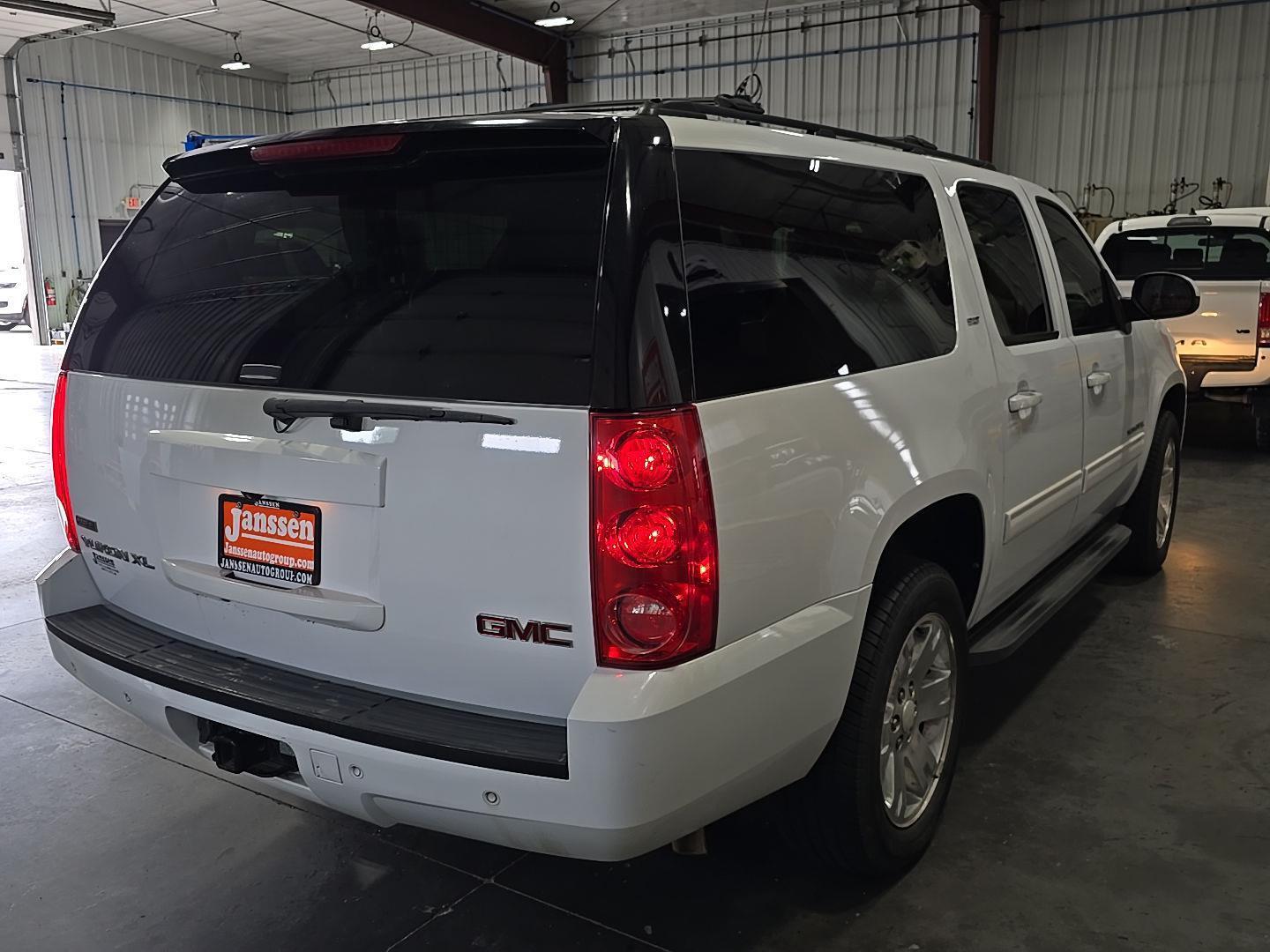Thumbnail image of 2011 GMC Yukon XL at Janssen Chrysler Jeep Dodge Ram