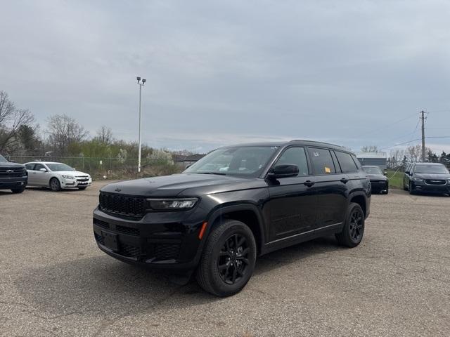 Thumbnail image of 2024 Jeep Grand Cherokee L at LaFontaine Chrysler Dodge Jeep Ram Fiat of Lansing