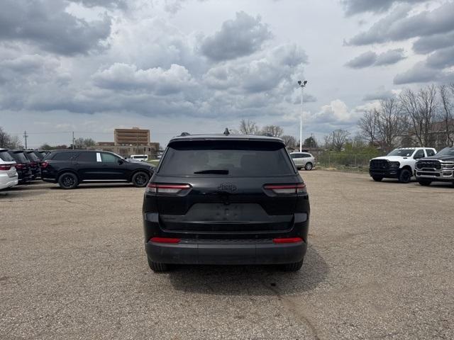 Thumbnail image of 2024 Jeep Grand Cherokee L at LaFontaine Chrysler Dodge Jeep Ram Fiat of Lansing