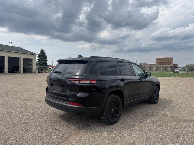 Thumbnail image of 2024 Jeep Grand Cherokee L at LaFontaine Chrysler Dodge Jeep Ram Fiat of Lansing
