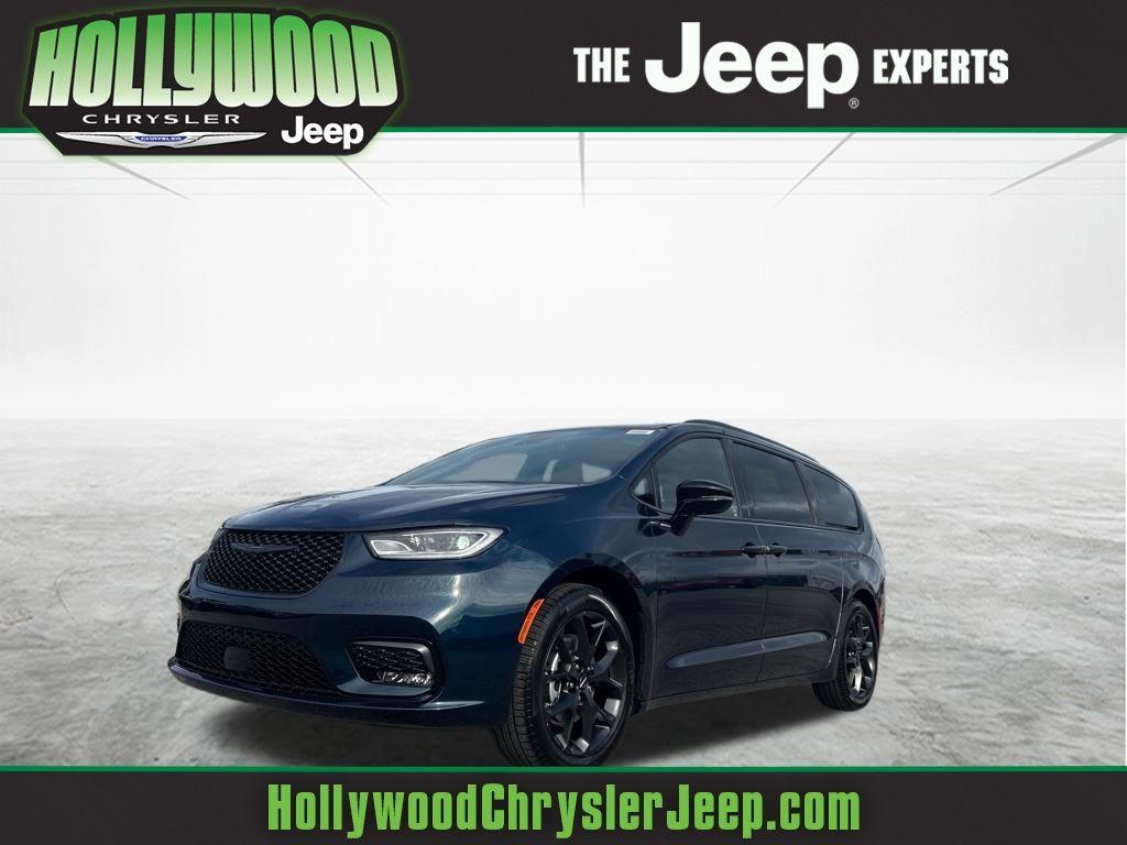Thumbnail image of 2025 Chrysler Pacifica at Hollywood Chrysler Jeep