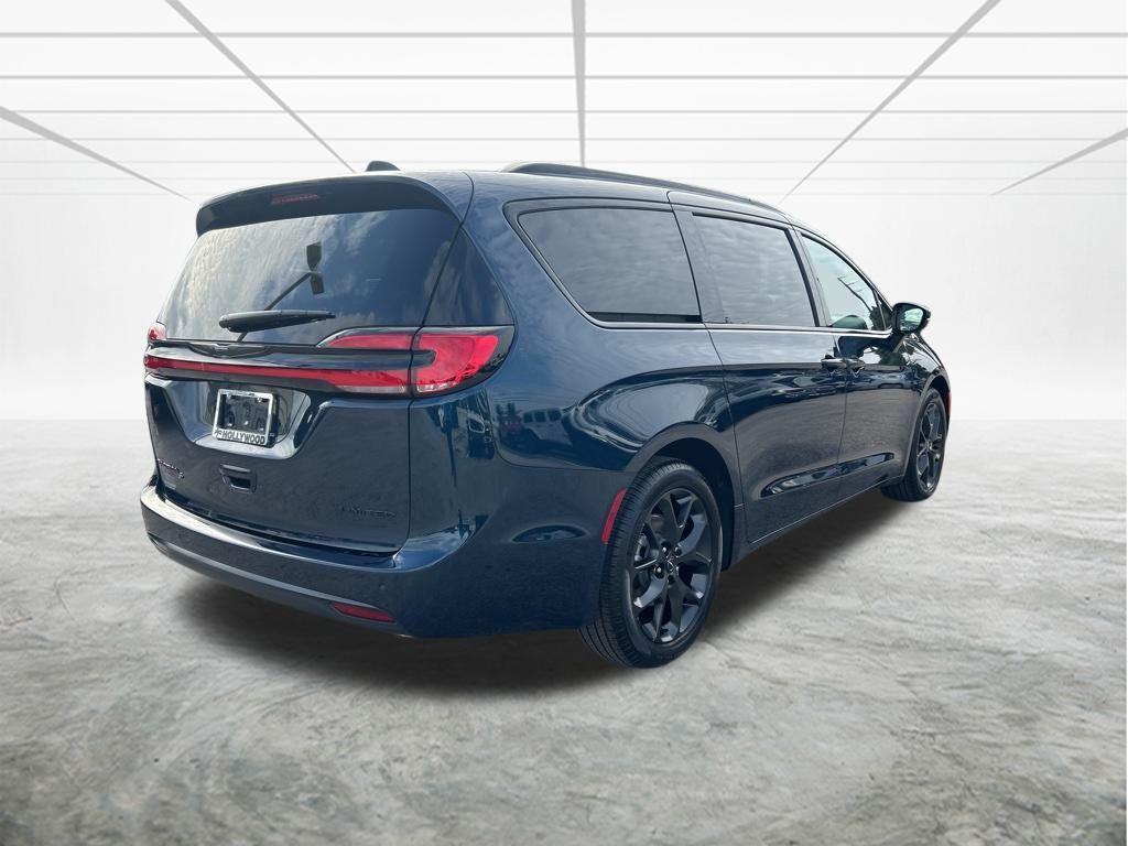 Thumbnail image of 2025 Chrysler Pacifica at Hollywood Chrysler Jeep