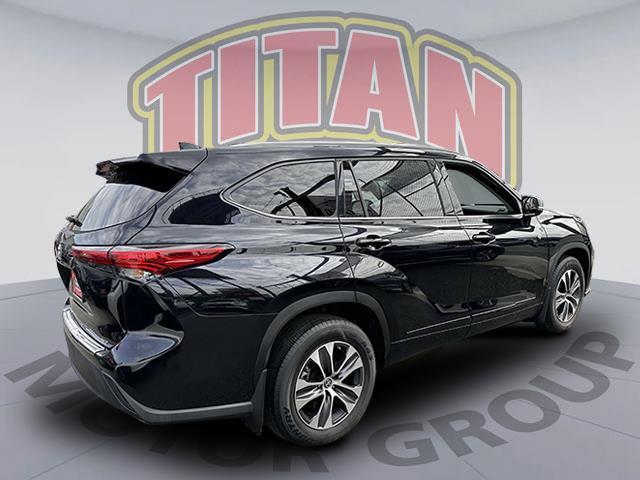 Thumbnail image of 2022 Toyota Highlander at Toyota of Bay Ridge Brooklyn