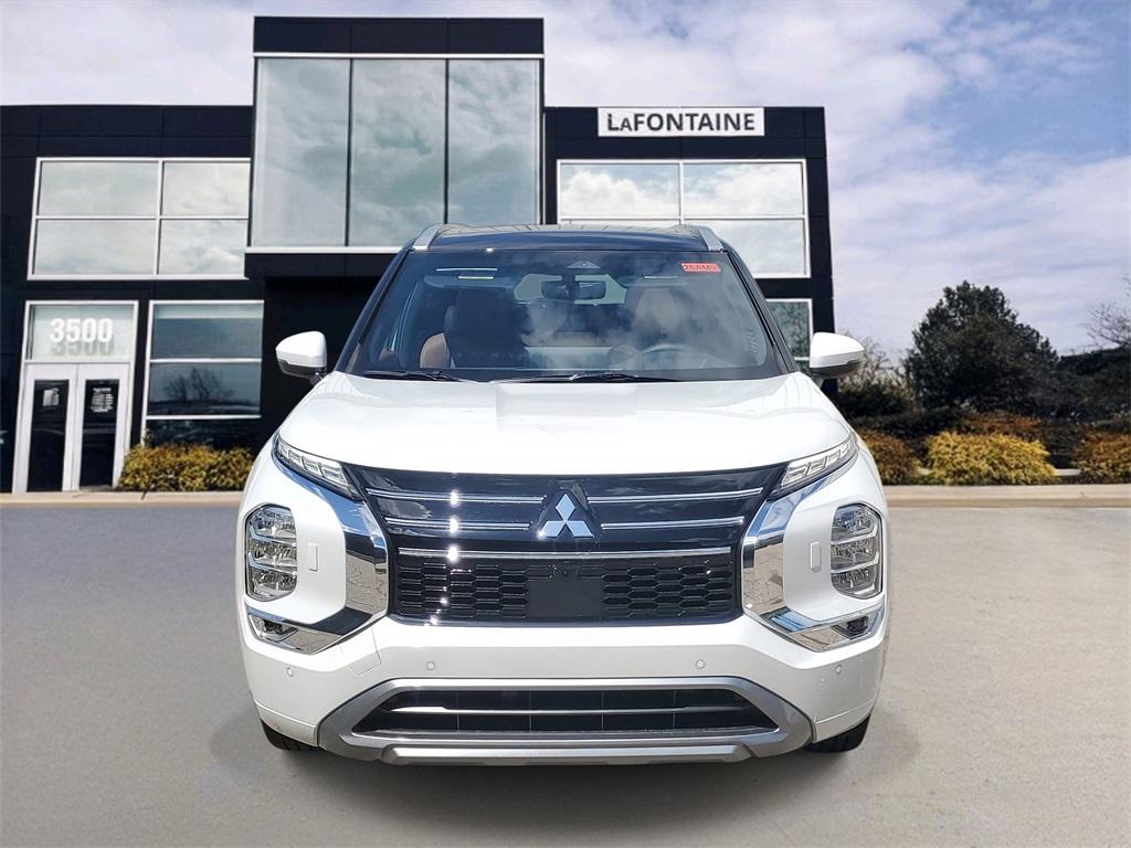 Thumbnail image of 2025 Mitsubishi Outlander at LaFontaine Infiniti of Ann Arbor