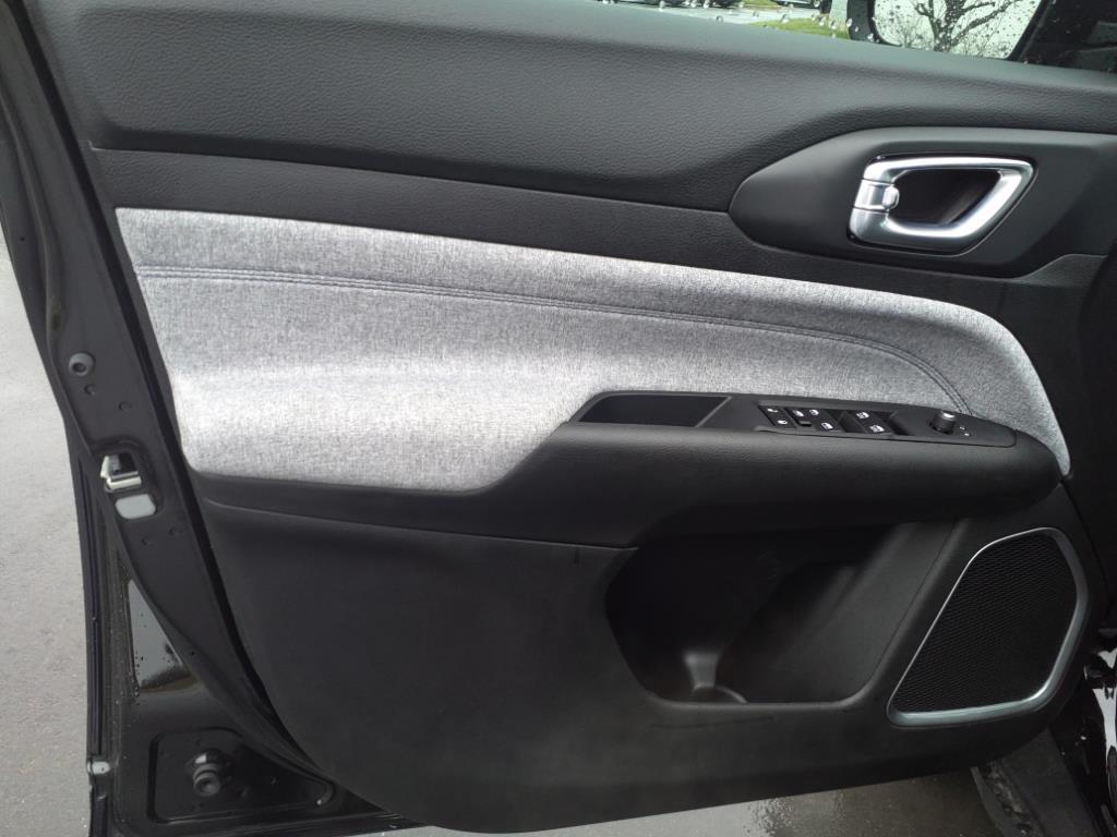 Thumbnail image of 2025 Jeep Compass at Classic Cdjr Of Lancaster