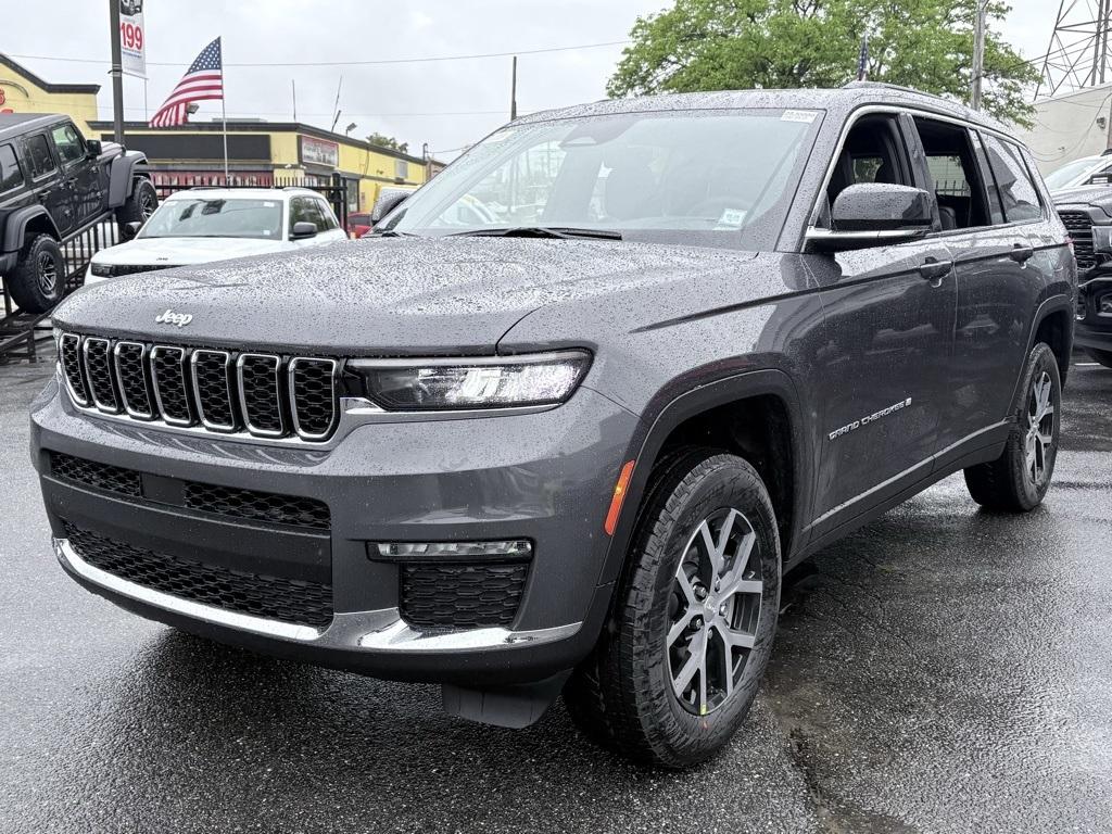 Thumbnail image of 2025 Jeep Grand Cherokee L at South Shore Chrysler Dodge Jeep RAM