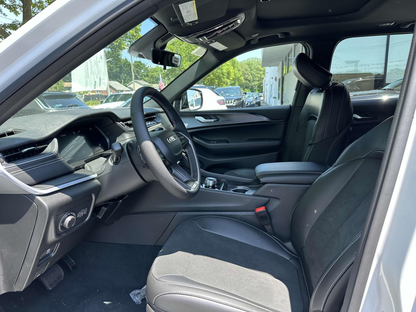 Thumbnail image of 2025 Jeep Grand Cherokee at Port Jeff Chrysler Jeep Inc