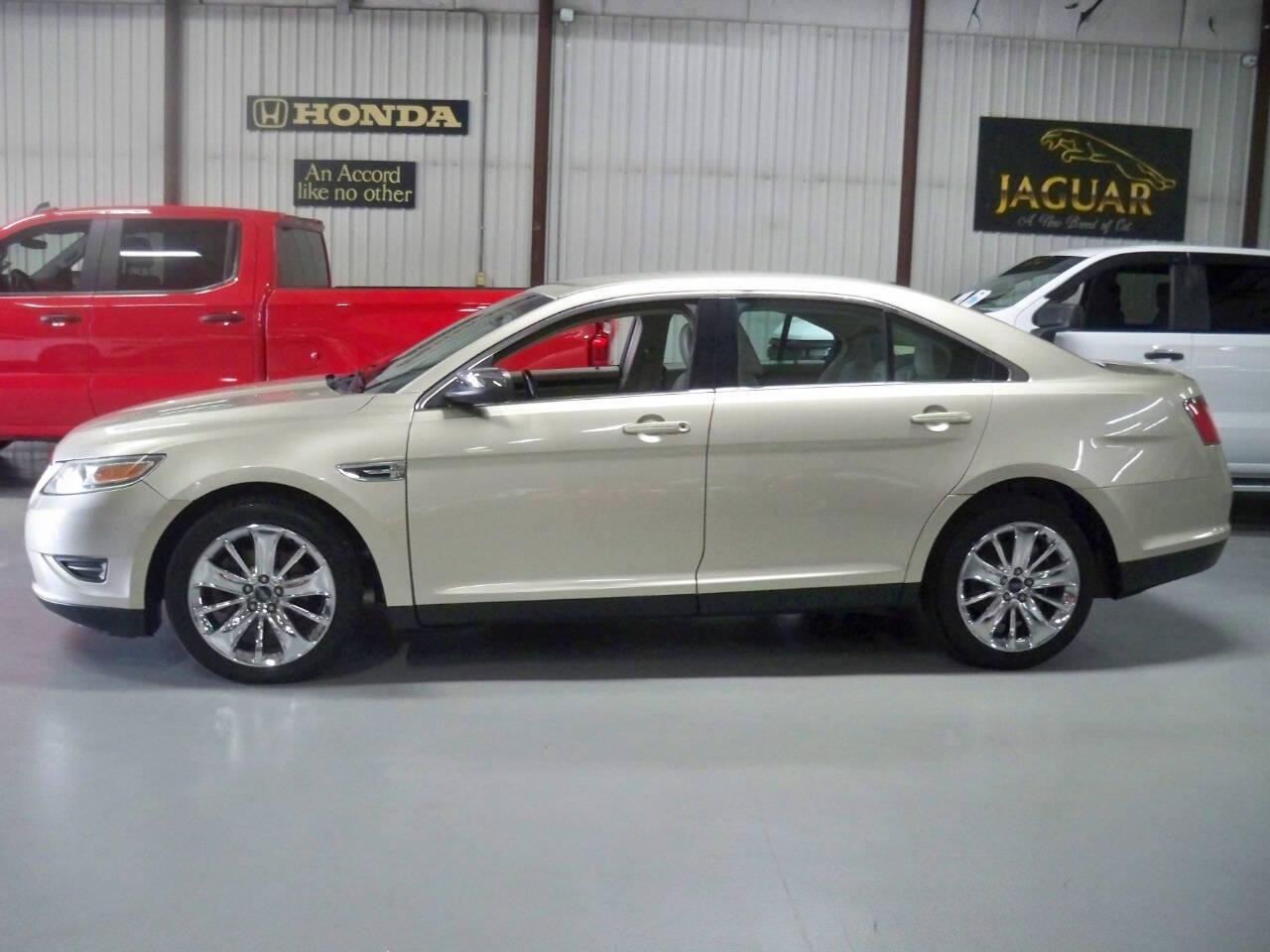 Thumbnail image of 2010 Ford Taurus at Nice Car Company Inc.