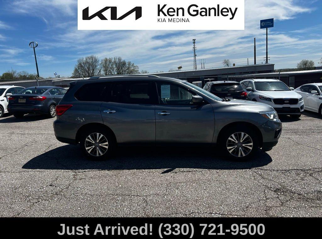 Thumbnail image of 2020 Nissan Pathfinder at Ken Ganley Kia Medina
