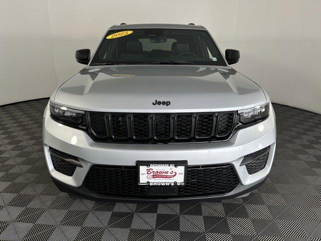 Thumbnail image of 2025 Jeep Grand Cherokee at Browns Fiat Alfa Romeo