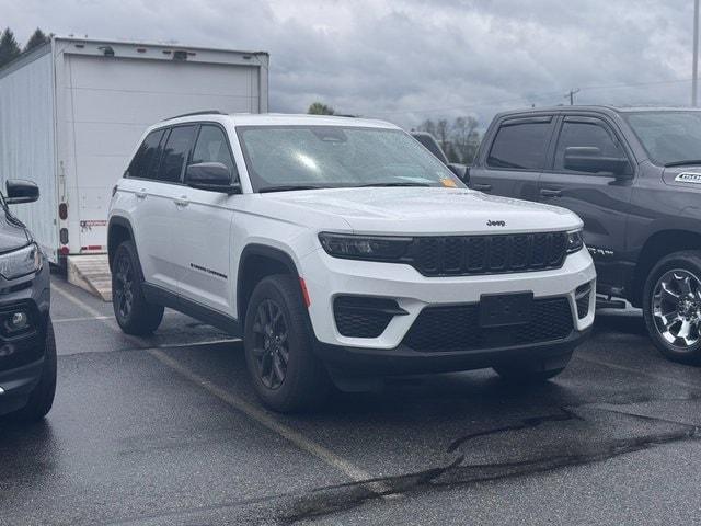 Thumbnail image of 2024 Jeep Grand Cherokee at Rossi Chrysler Dodge Jeep Ram