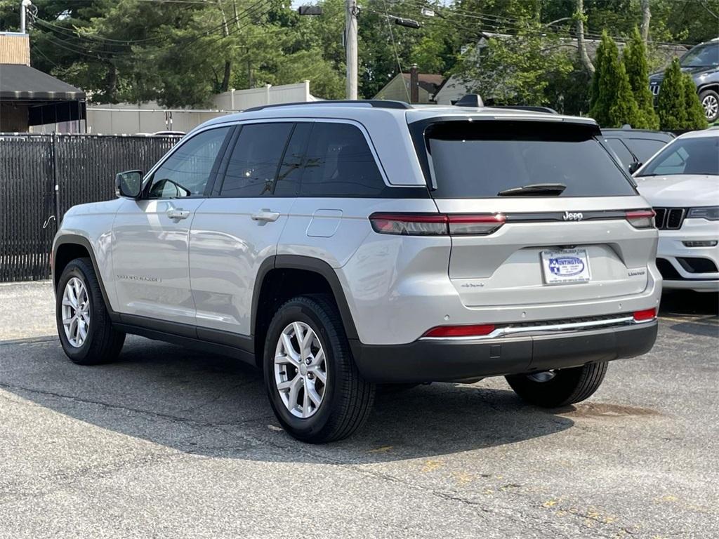 Thumbnail image of 2022 Jeep Grand Cherokee at Huntington Jeep Chrysler