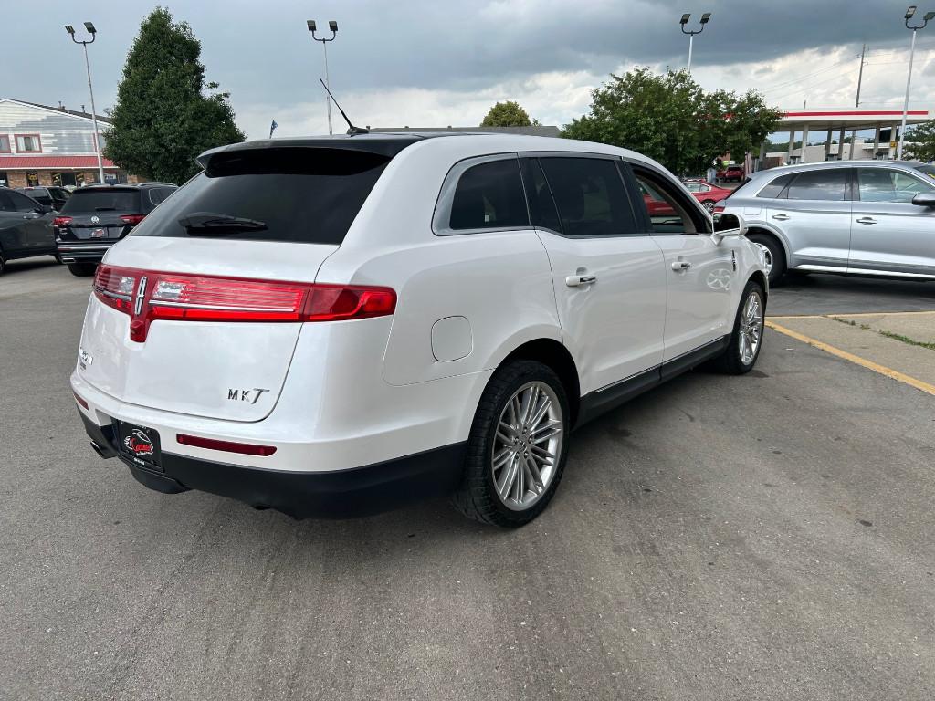 Thumbnail image of 2018 Lincoln MKT at Carousel Pre-Owned