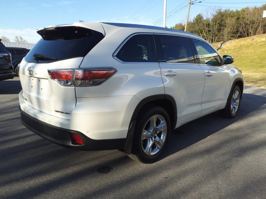 Thumbnail image of 2016 Toyota Highlander at Empire Ford