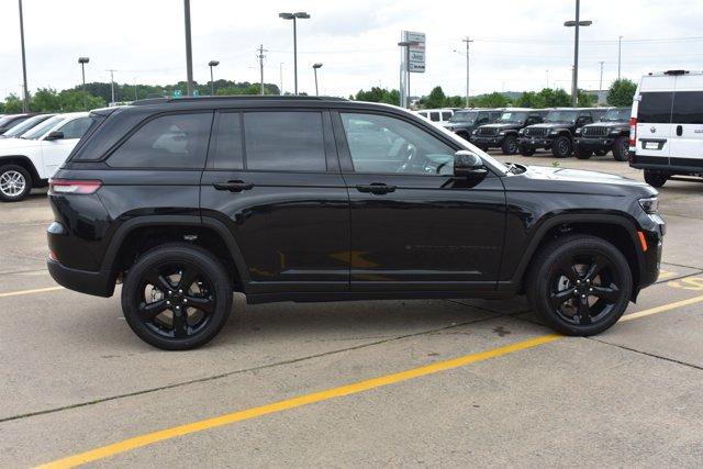Thumbnail image of 2025 Jeep Grand Cherokee at Superior Dodge Chrysler Jeep NEW