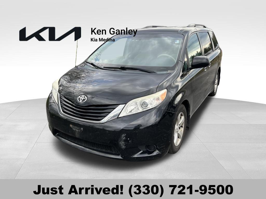 Thumbnail image of 2014 Toyota Sienna at Ken Ganley Kia Medina
