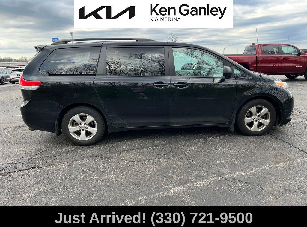 Thumbnail image of 2014 Toyota Sienna at Ken Ganley Kia Medina