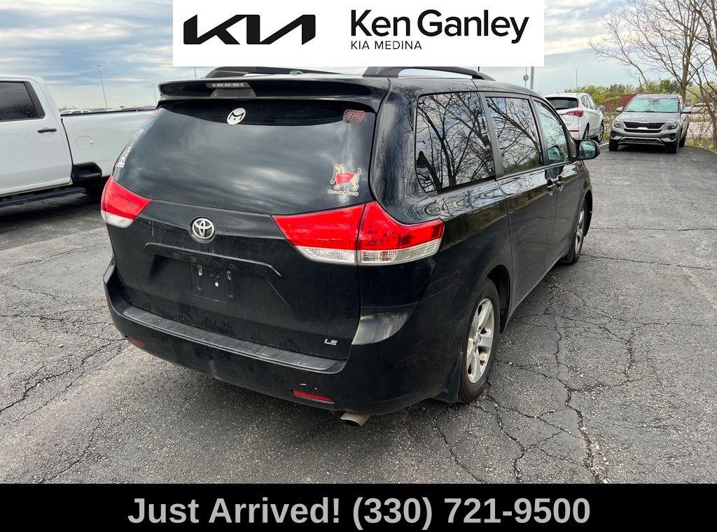 Thumbnail image of 2014 Toyota Sienna at Ken Ganley Kia Medina