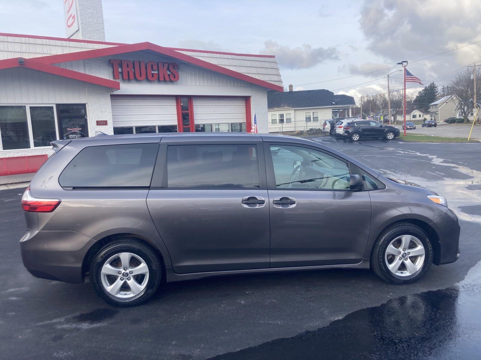 Thumbnail image of 2019 Toyota Sienna at Dan Goben Cars