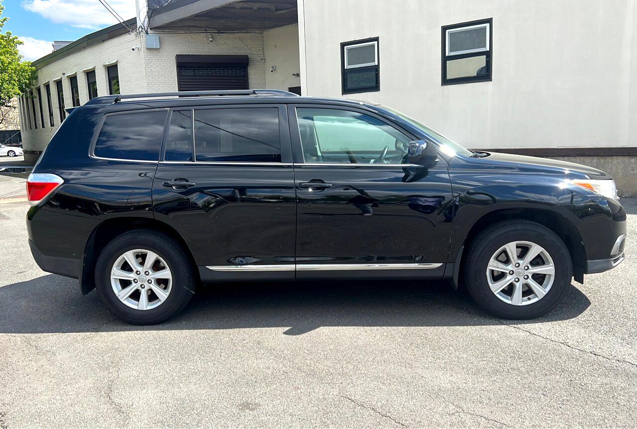 Thumbnail image of 2012 Toyota Highlander at Cruz Autos Llc