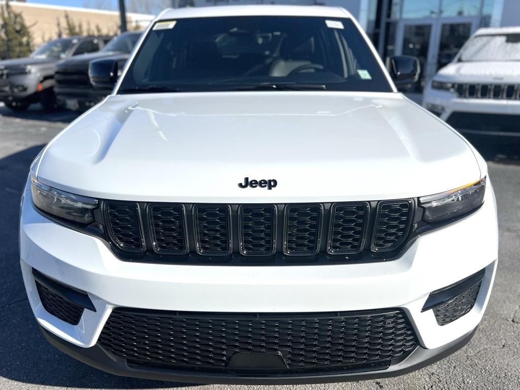 Thumbnail image of 2025 Jeep Grand Cherokee at South Shore Chrysler Dodge Jeep RAM