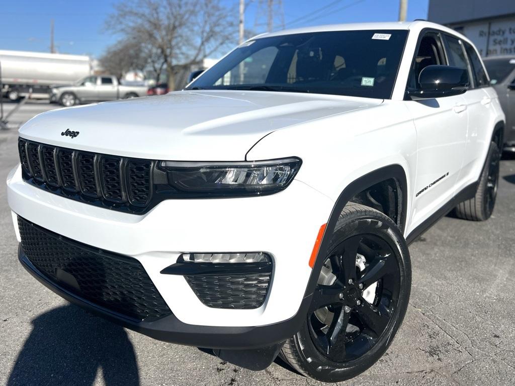 Thumbnail image of 2025 Jeep Grand Cherokee at South Shore Chrysler Dodge Jeep RAM