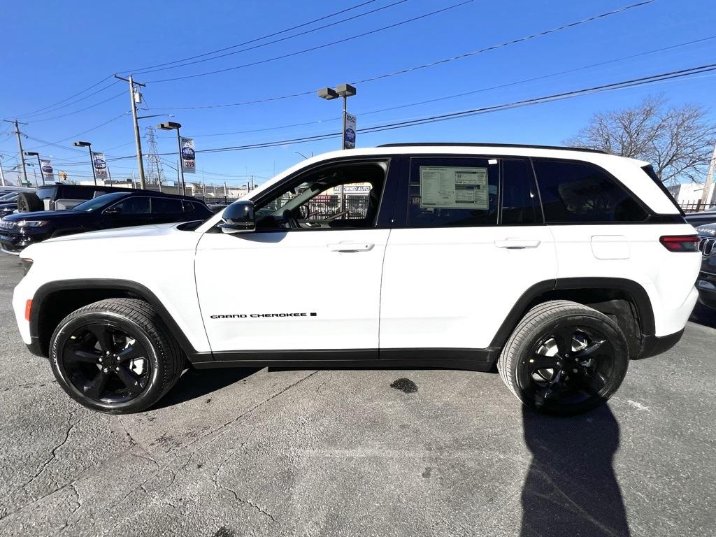 Thumbnail image of 2025 Jeep Grand Cherokee at South Shore Chrysler Dodge Jeep RAM
