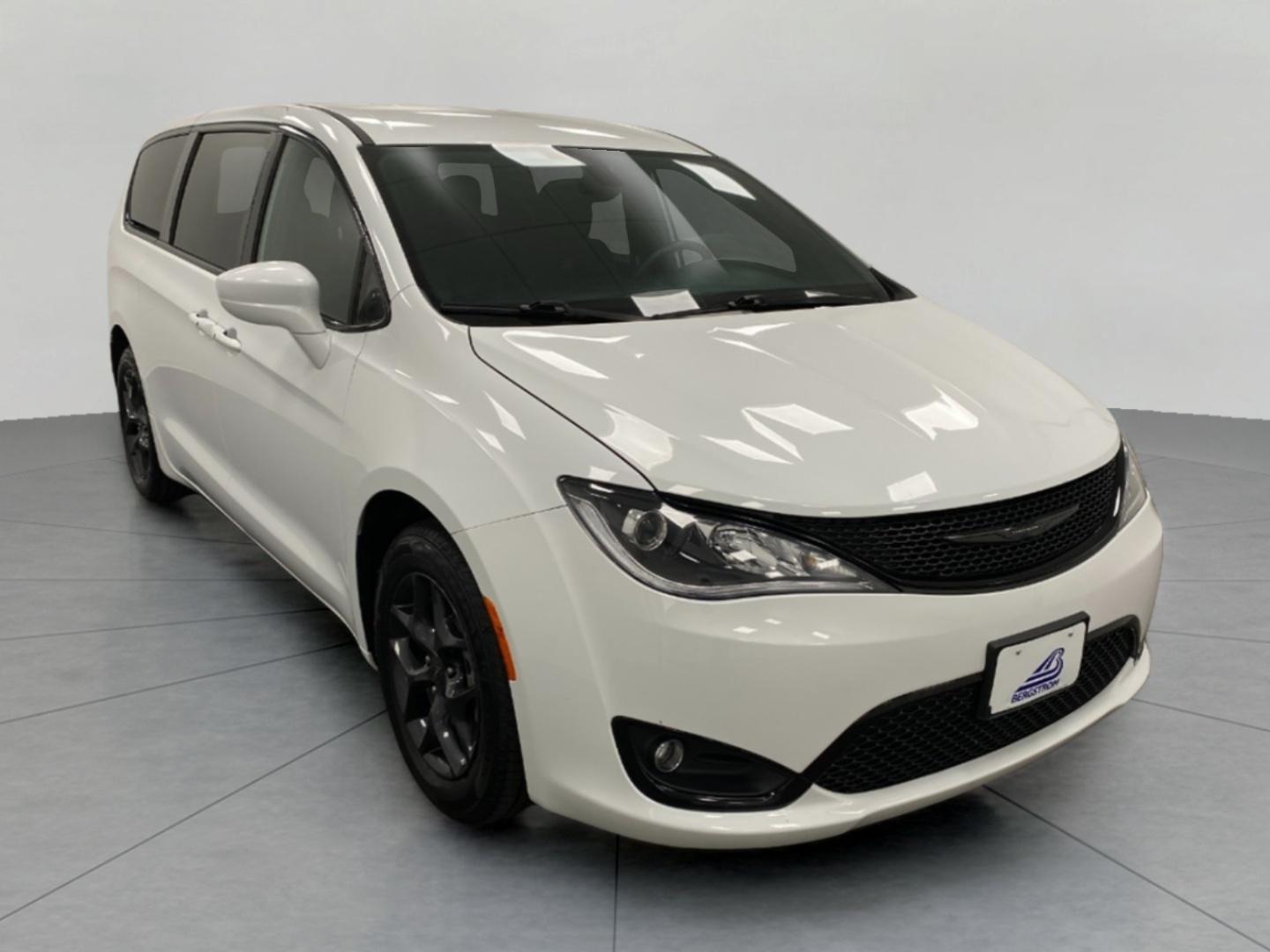 Thumbnail image of 2018 Chrysler Pacifica at Bergstrom Imports on Victory Lane