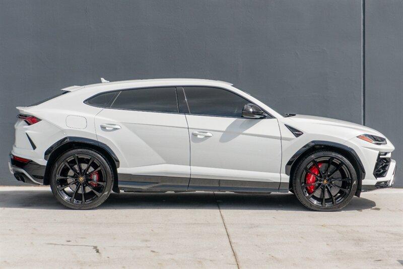 Thumbnail image of 2021 Lamborghini Urus at Exotic Car Factory