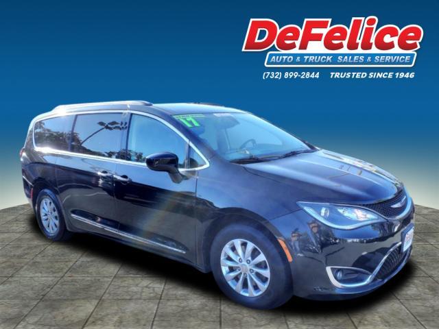 Thumbnail image of 2017 Chrysler Pacifica at Defelice Auto Sales & Repair