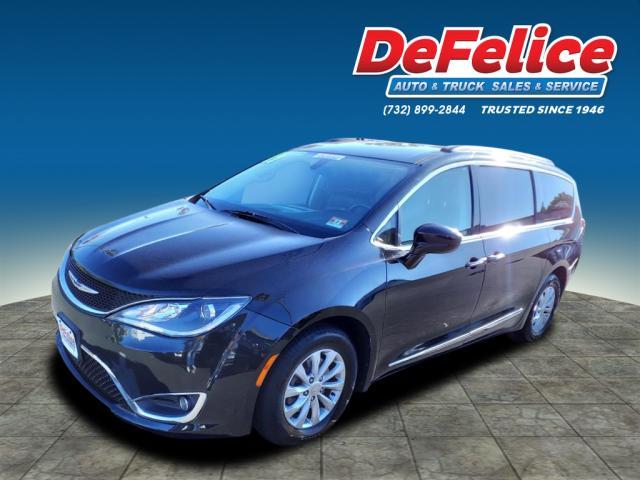 Thumbnail image of 2017 Chrysler Pacifica at Defelice Auto Sales & Repair