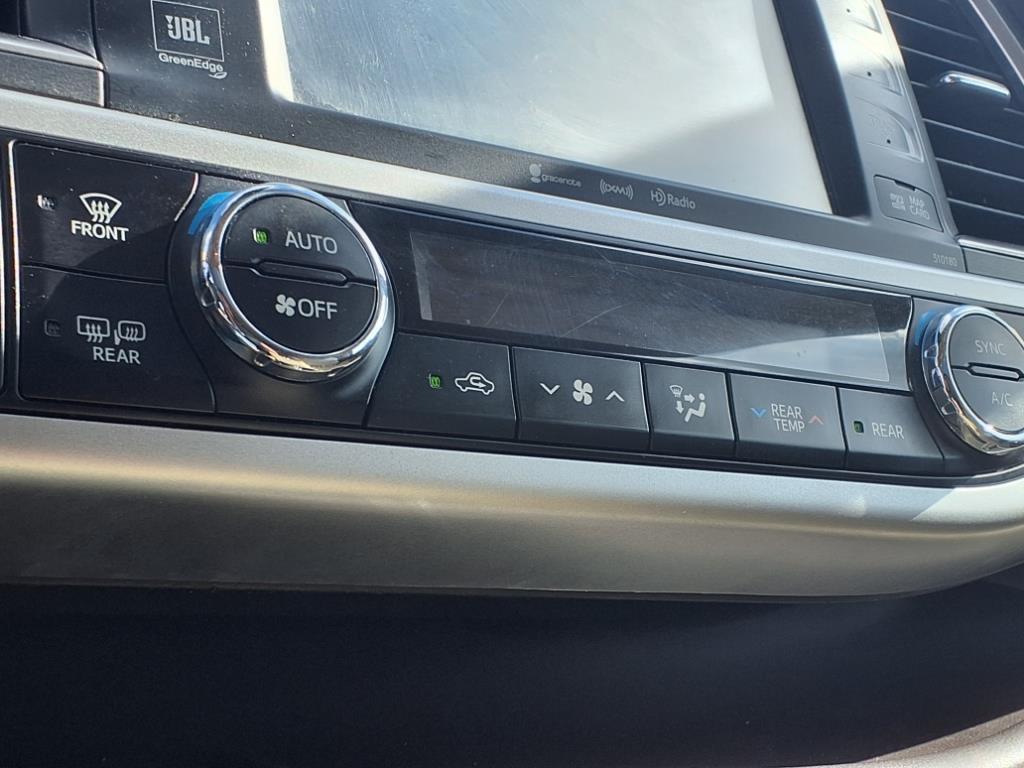 Thumbnail image of 2017 Toyota Highlander at Lou Fusz Toyota