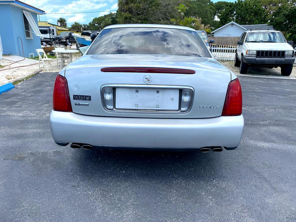 Thumbnail image of 2004 Cadillac DeVille at Dave Isaac Motors