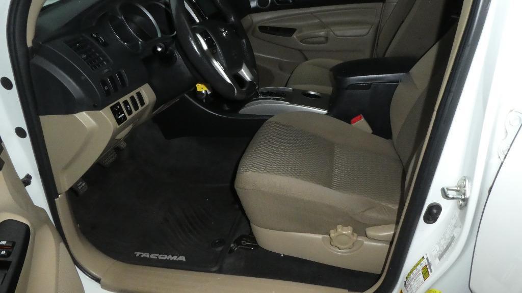 Thumbnail image of 2015 Toyota Tacoma at Suncoast Auto Brokers Inc.