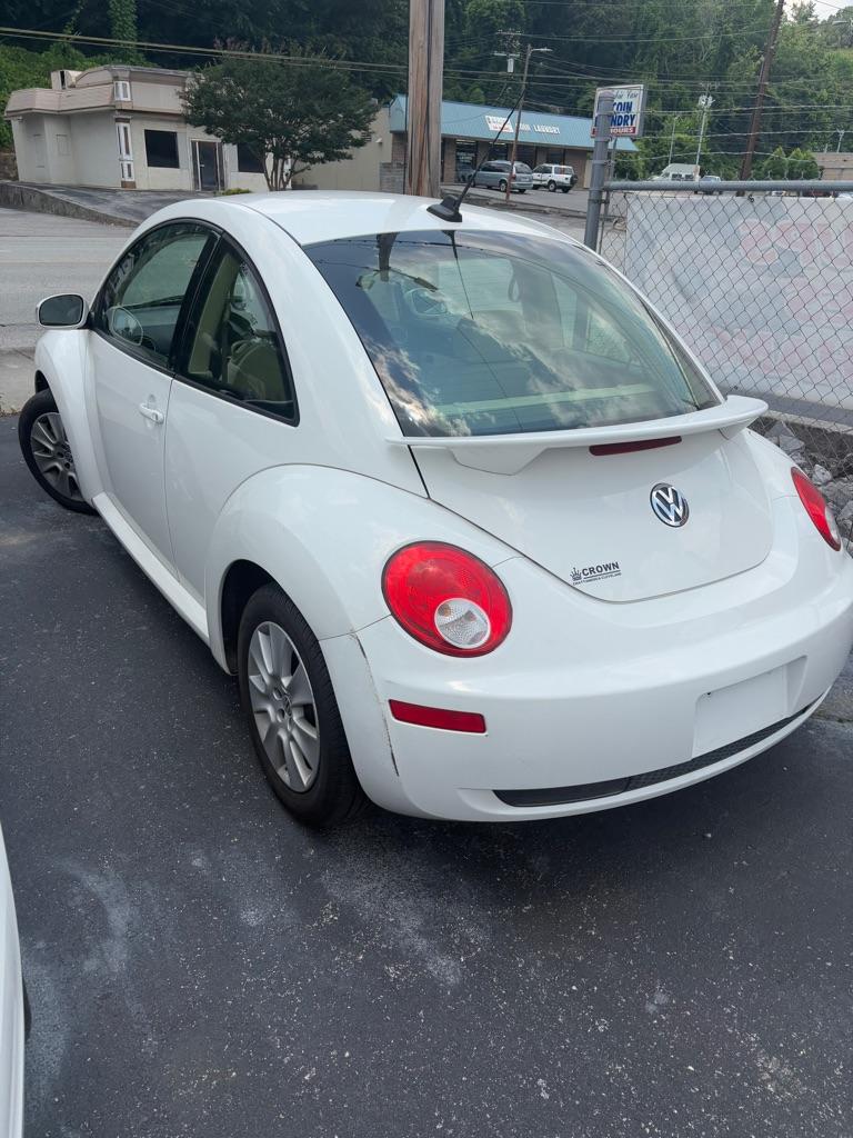 Thumbnail image of 2009 Volkswagen New Beetle at CHATTANOOGA CARS 4 U