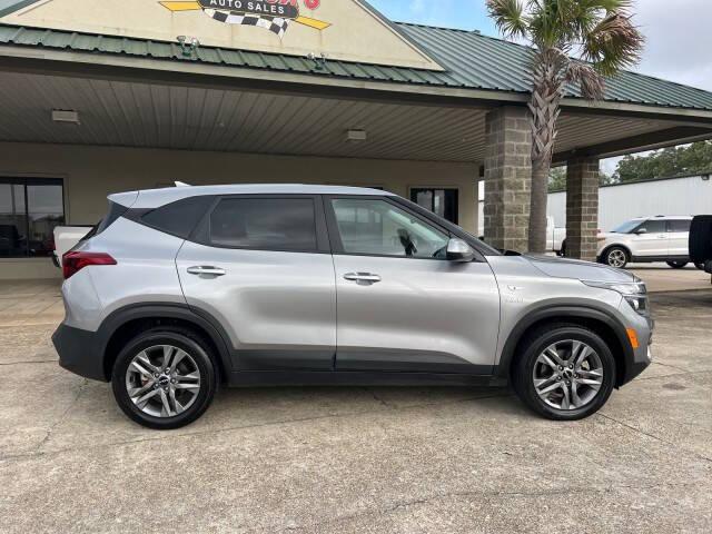 Thumbnail image of 2022 Kia Seltos at Rabeaux's Auto Sales