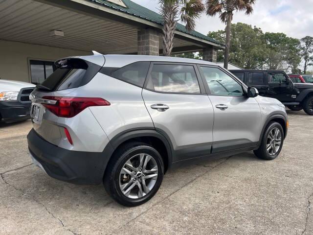 Thumbnail image of 2022 Kia Seltos at Rabeaux's Auto Sales