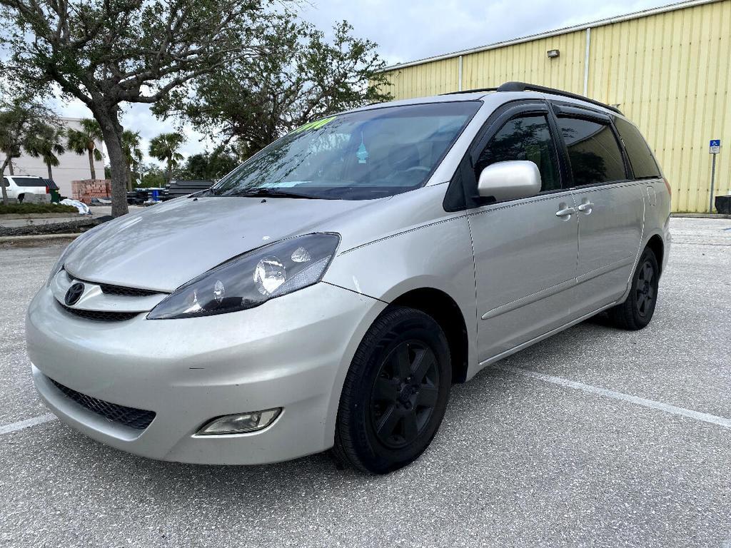 Thumbnail image of 2006 Toyota Sienna at Approved Auto Outlet, Inc.
