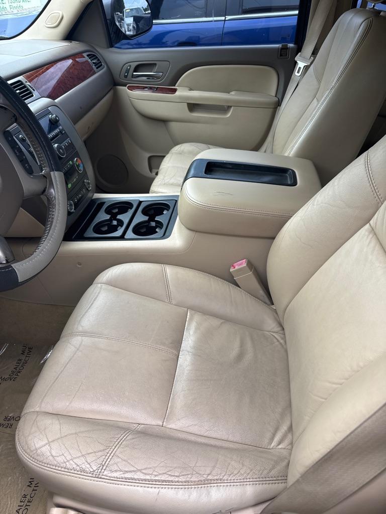 Thumbnail image of 2014 GMC Yukon XL at RIGHT PRICE AUTO SALES
