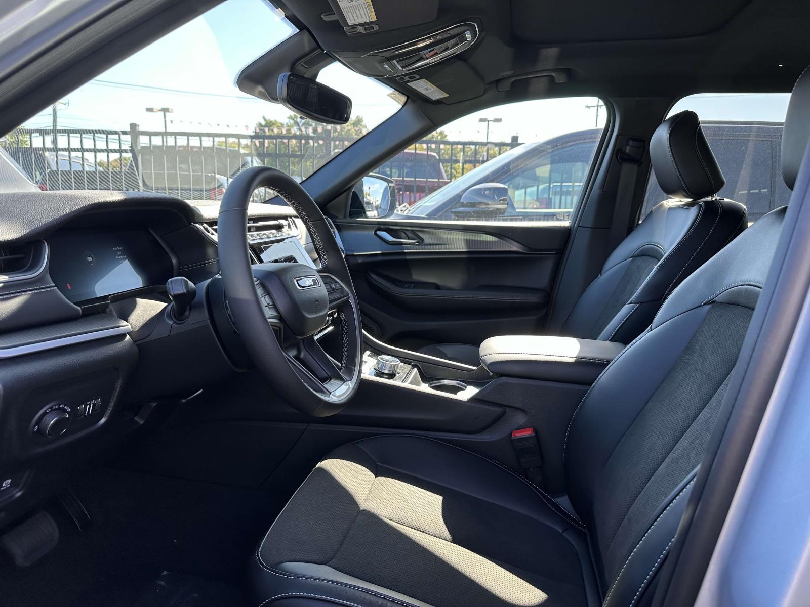 Thumbnail image of 2025 Jeep Grand Cherokee L at Port Jeff Chrysler Jeep Inc