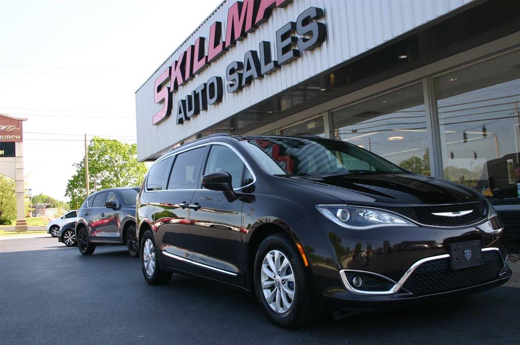 Thumbnail image of 2017 Chrysler Pacifica at Skillman's Auto Sales