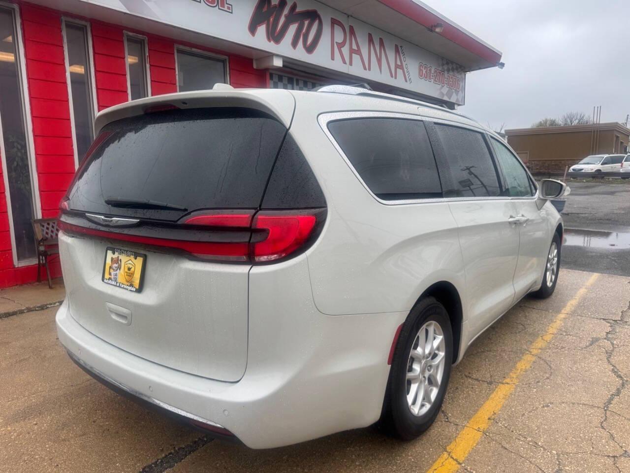 Thumbnail image of 2021 Chrysler Pacifica at Autorama Auto Outlet