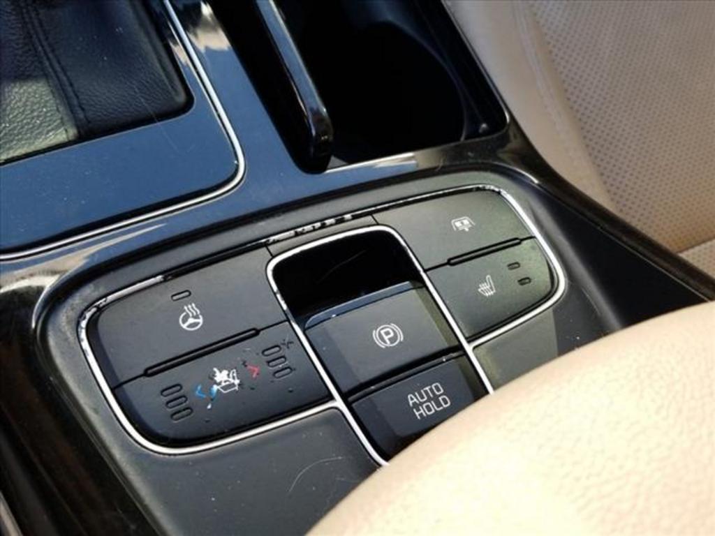 Thumbnail image of 2014 Kia Cadenza at Truck Town, INC