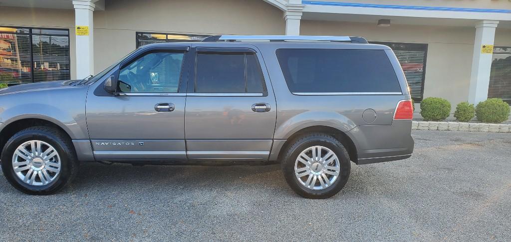 Thumbnail image of 2012 Lincoln Navigator L at Suncoast Auto Sales
