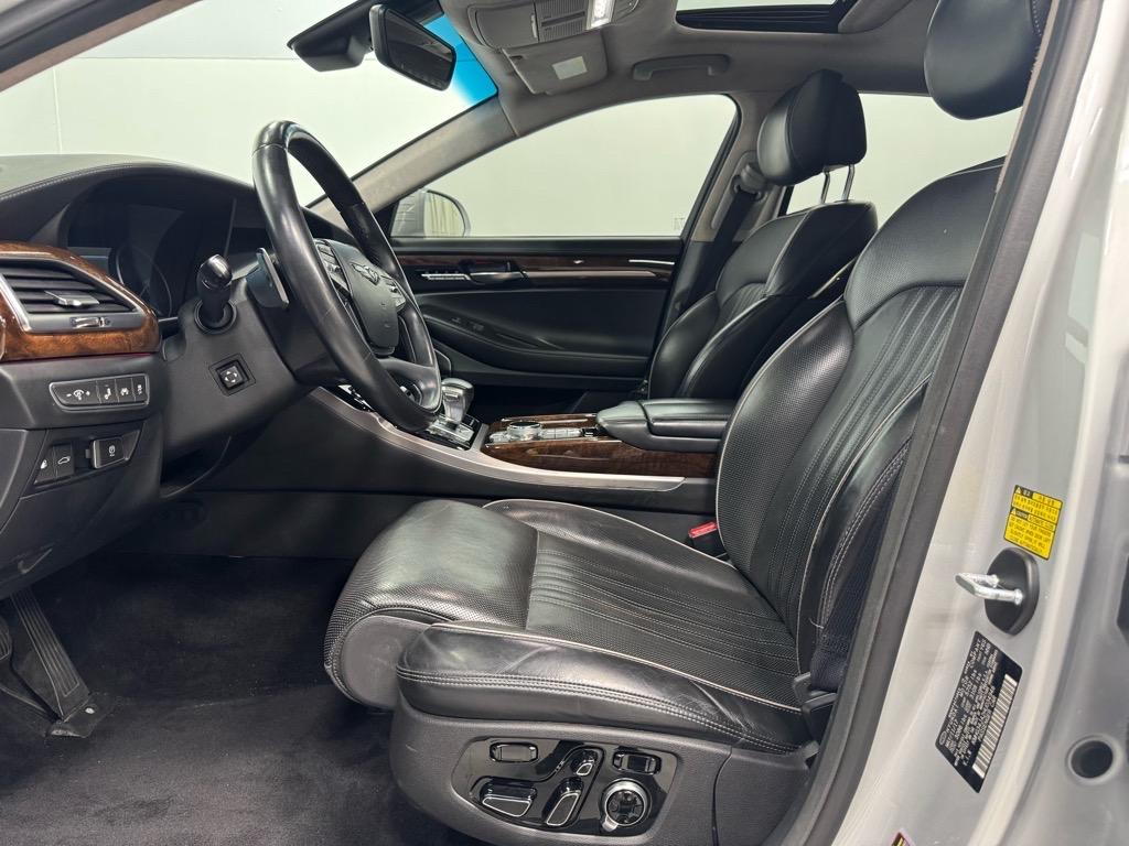 Thumbnail image of 2017 Genesis G90 at Schaumburg Toyota