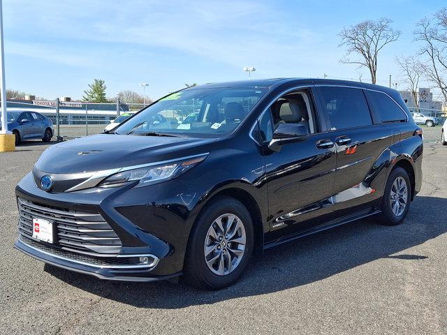 Thumbnail image of 2021 Toyota Sienna at Autoland Toyota